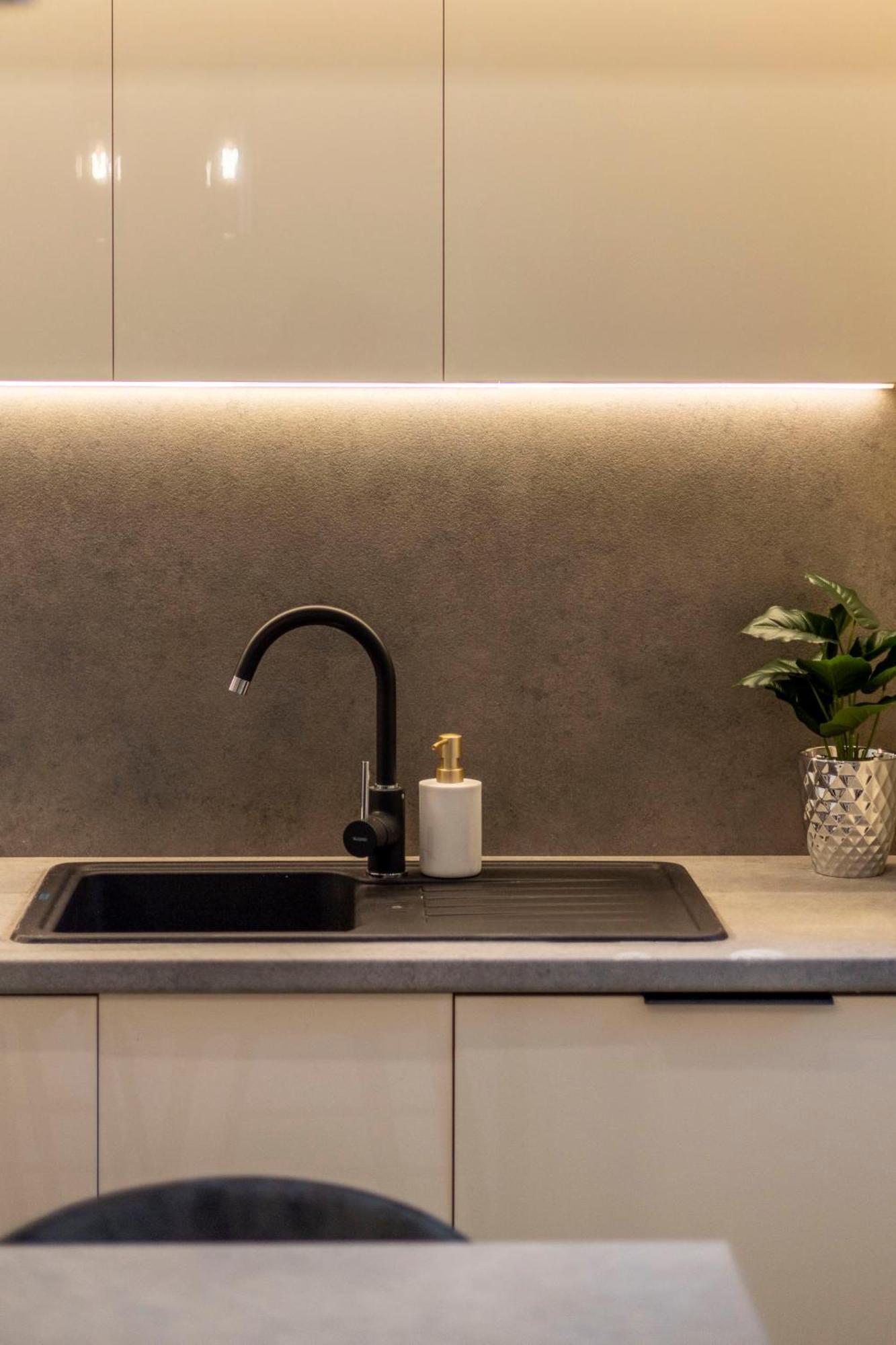 Luxury & Classy Central Apartment With 3Bedrm, 2Bathrm 부다페스트 외부 사진