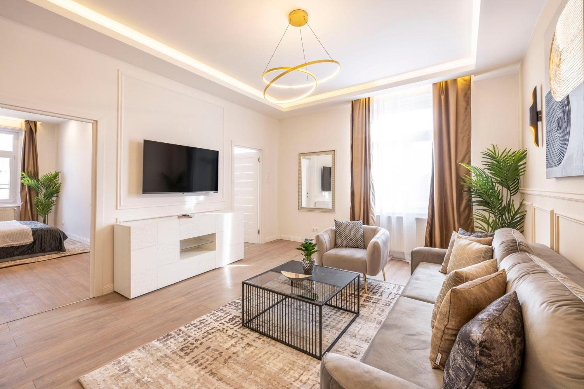 Luxury & Classy Central Apartment With 3Bedrm, 2Bathrm 부다페스트 외부 사진
