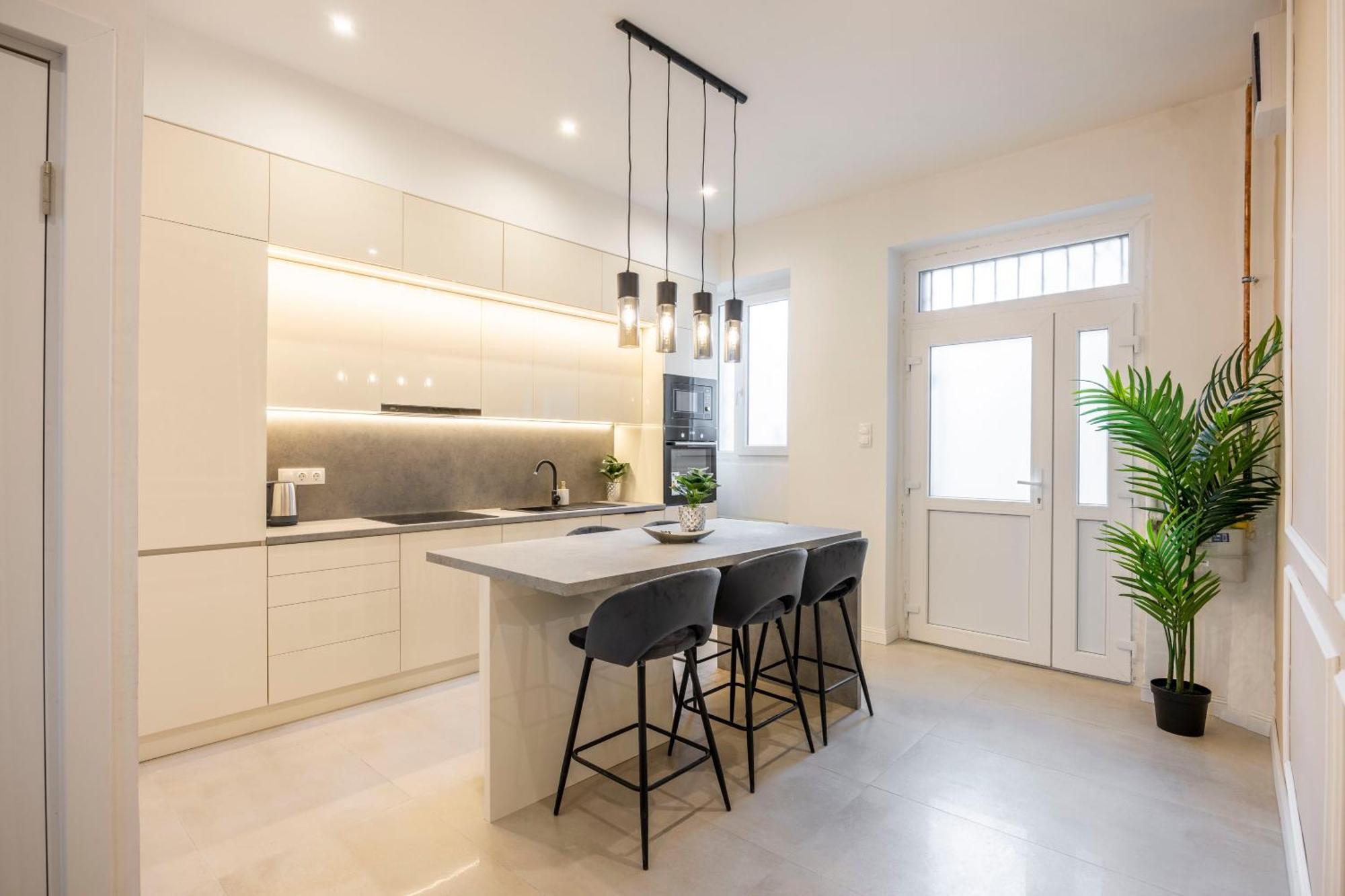 Luxury & Classy Central Apartment With 3Bedrm, 2Bathrm 부다페스트 외부 사진