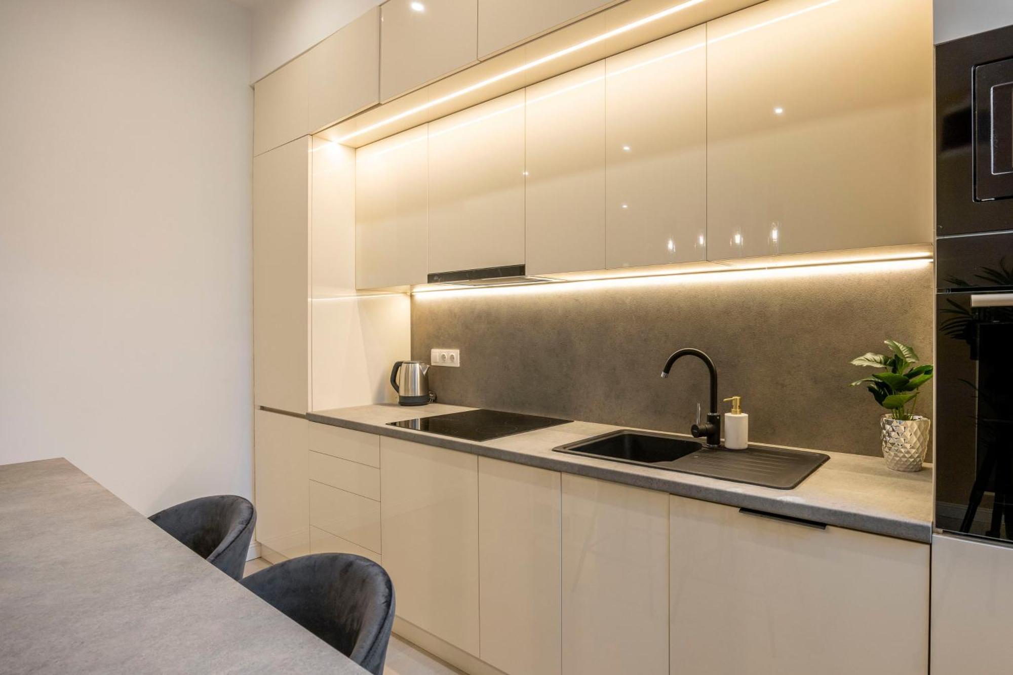Luxury & Classy Central Apartment With 3Bedrm, 2Bathrm 부다페스트 외부 사진